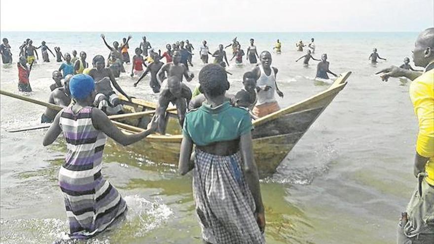 Al menos 9 muertos al hundirse un barco en el lago Alberto en Uganda