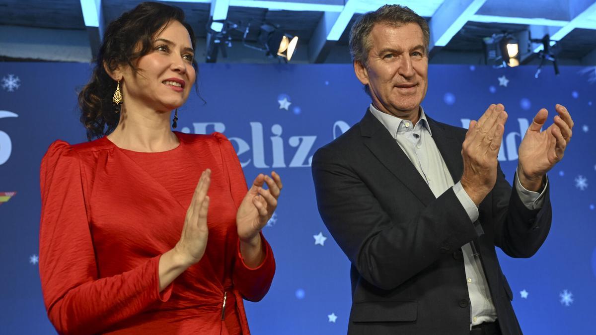 Alberto Núñez Feijóo e Isabel Díaz Ayuso durante la tradicional cena de Navidad del PP de Madrid.