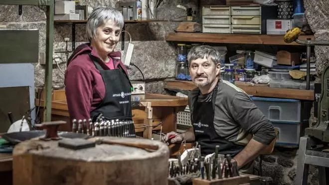 Los viejos oficios: Rosa González y Camilo Rodríguez, joyeros/artesanos del metal
