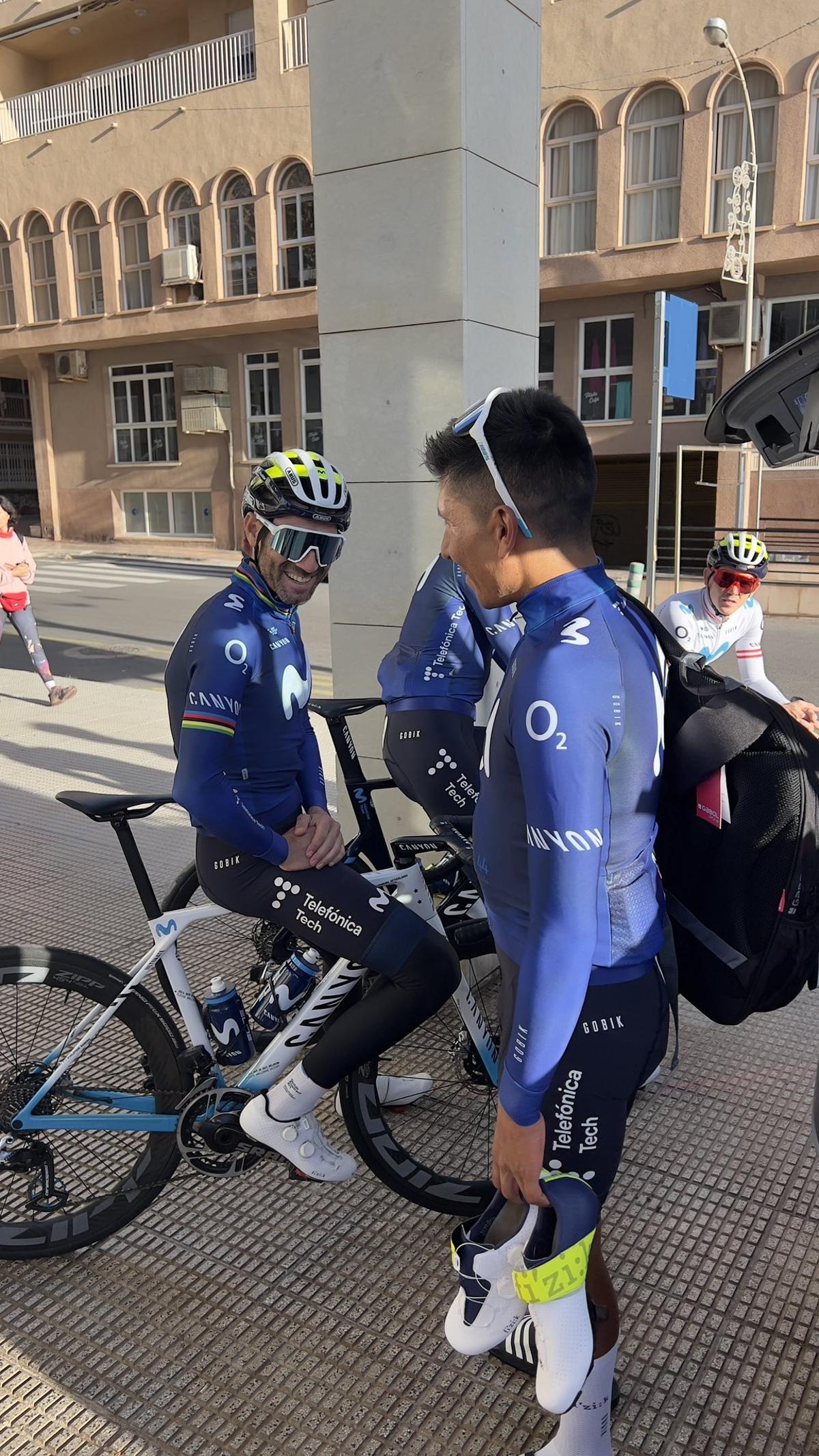Nairo Quintana junto a Alejandro Valverde, en la concentración de Calpe