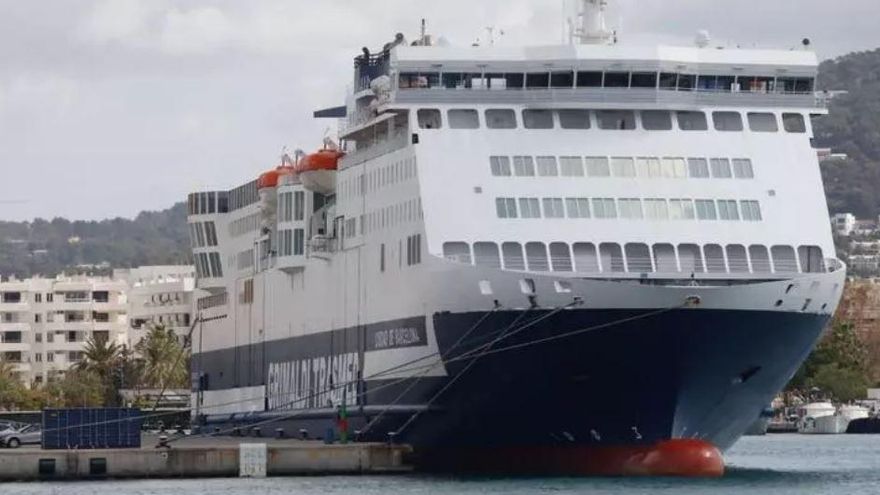 Trasmed se defiende: &quot;El alojamiento de fin de semana en ferris en Ibiza es legal y está autorizado&quot;
