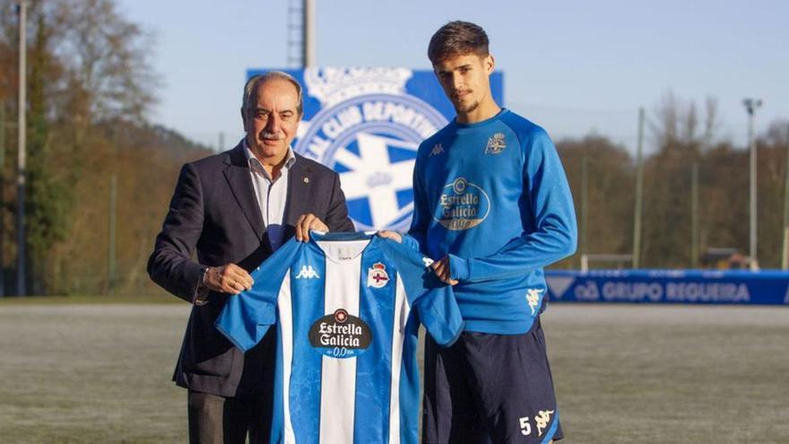 Pepe Sánchez, junto al presidente del Dépor, Antonio Couceiro. | // RCD