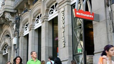 El restaurante McDonalds cuando estaba en la calle Urzáiz.