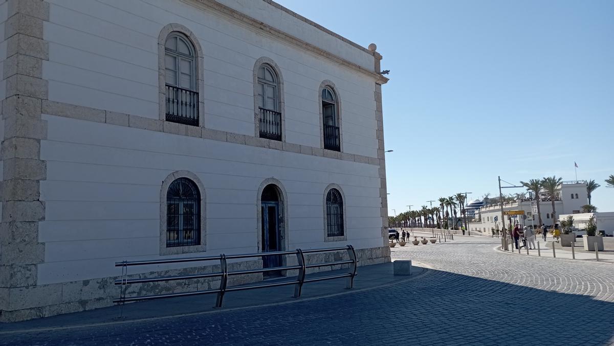 La ventana abierta en La Farola, el pasado lunes.