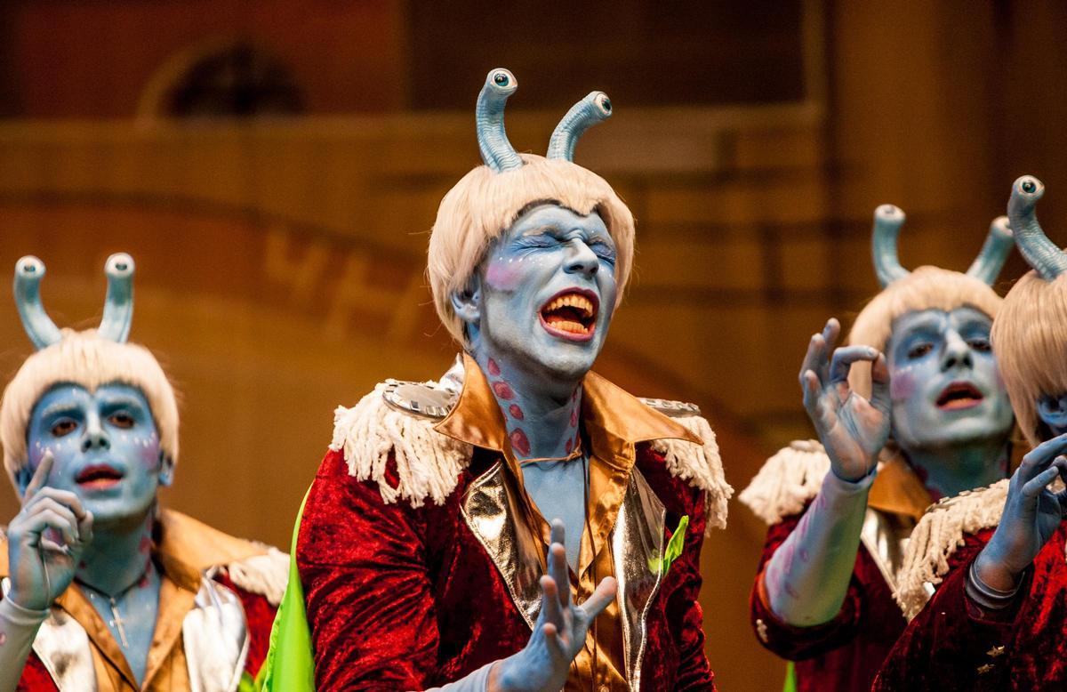 Alejandro de Al-Maridi en su actuación de 2017 ('Paco Antena'), cuando consiguieron ganar el concurso.