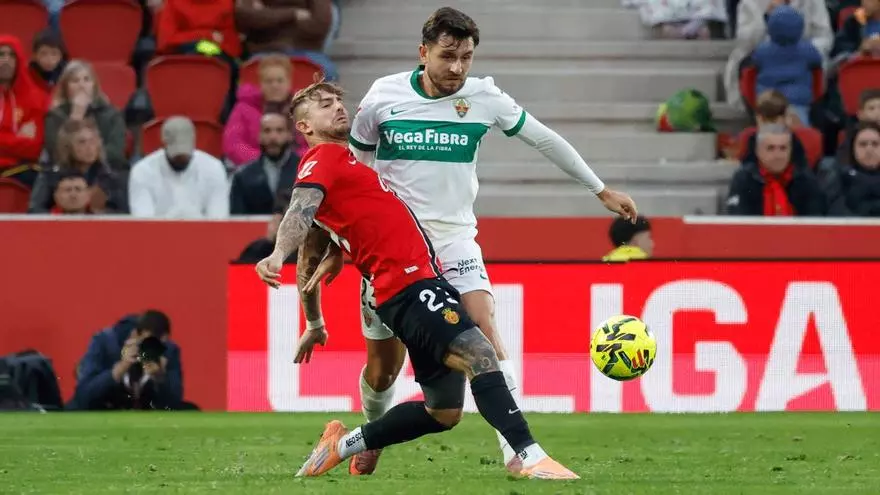 Pablo Maffeo anotó el único gol del Elche en propia portería