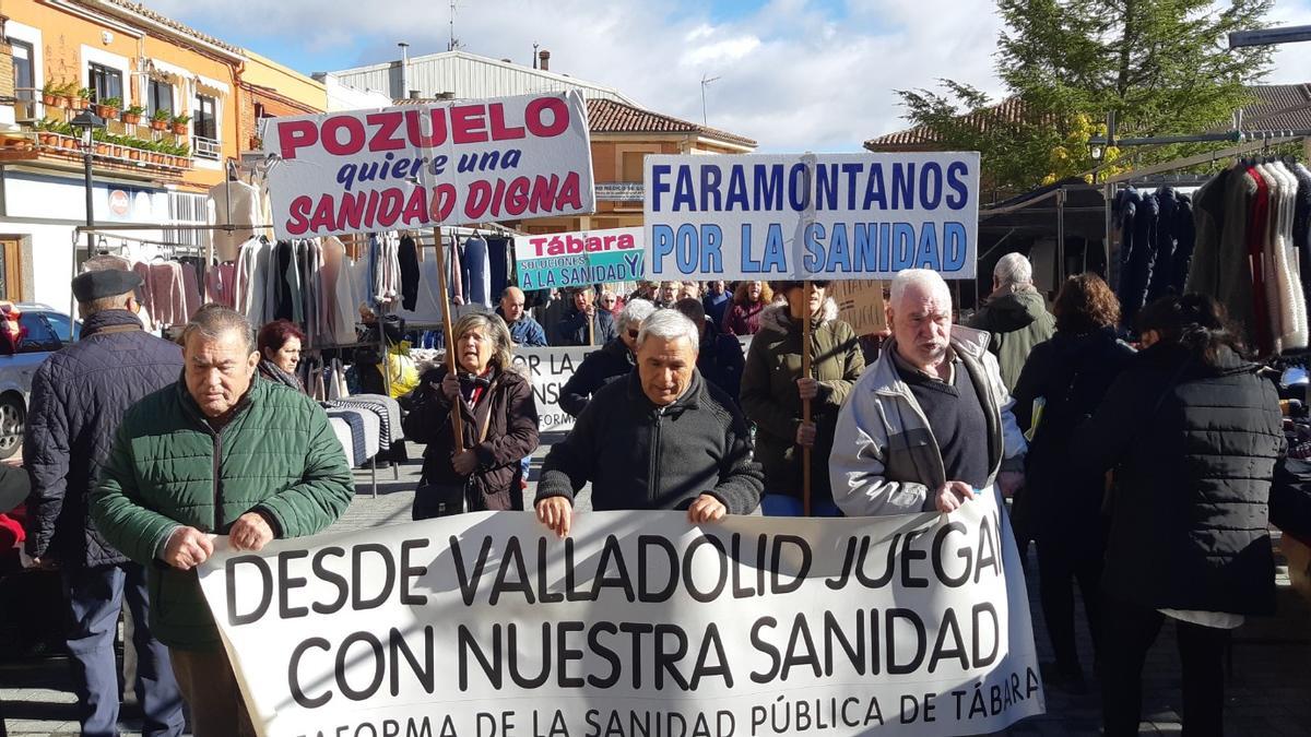 Recorrido por las calles de Tábara reclamando mejoras sanitarias