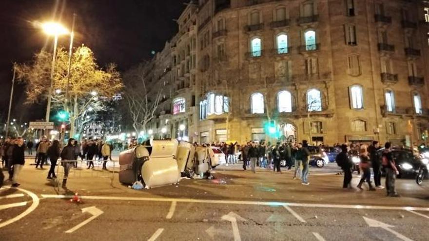 Los disturbios en Barcelona dejan un centenar de heridos