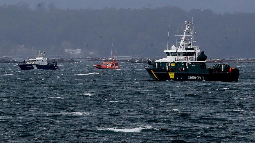 El reflotamiento del narcosubmarino de Vilaxoán tendrá que esperar a que mejore el tiempo