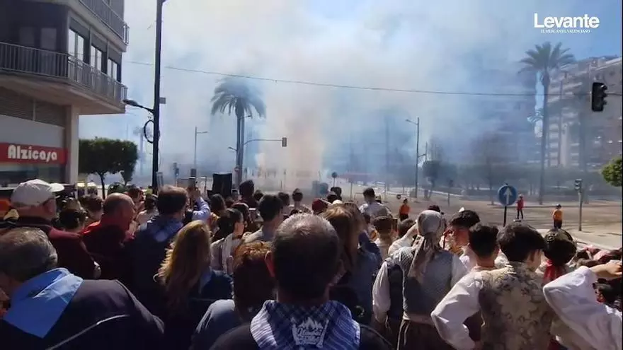 Llenazo en Alzira para presenciar la 'mascletà' de Pirotecnia Alto Palancia