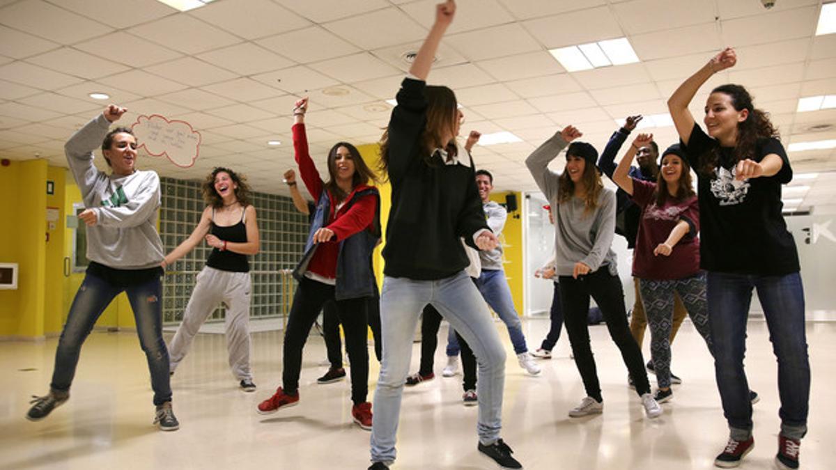 Baile y creación musical en el centro de jóvenes Garcilaso. ELISENDA PONS