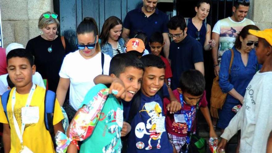 Recepción de los niños que este fin de semana llegaron a Cambados. // Iñaki Abella