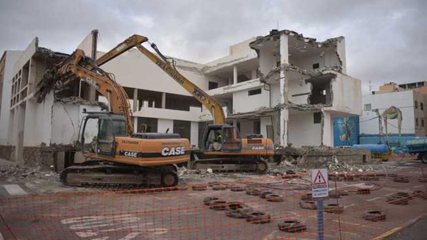 Imagen de los trabajos de demolición de la Tenencia de Alcaldía.