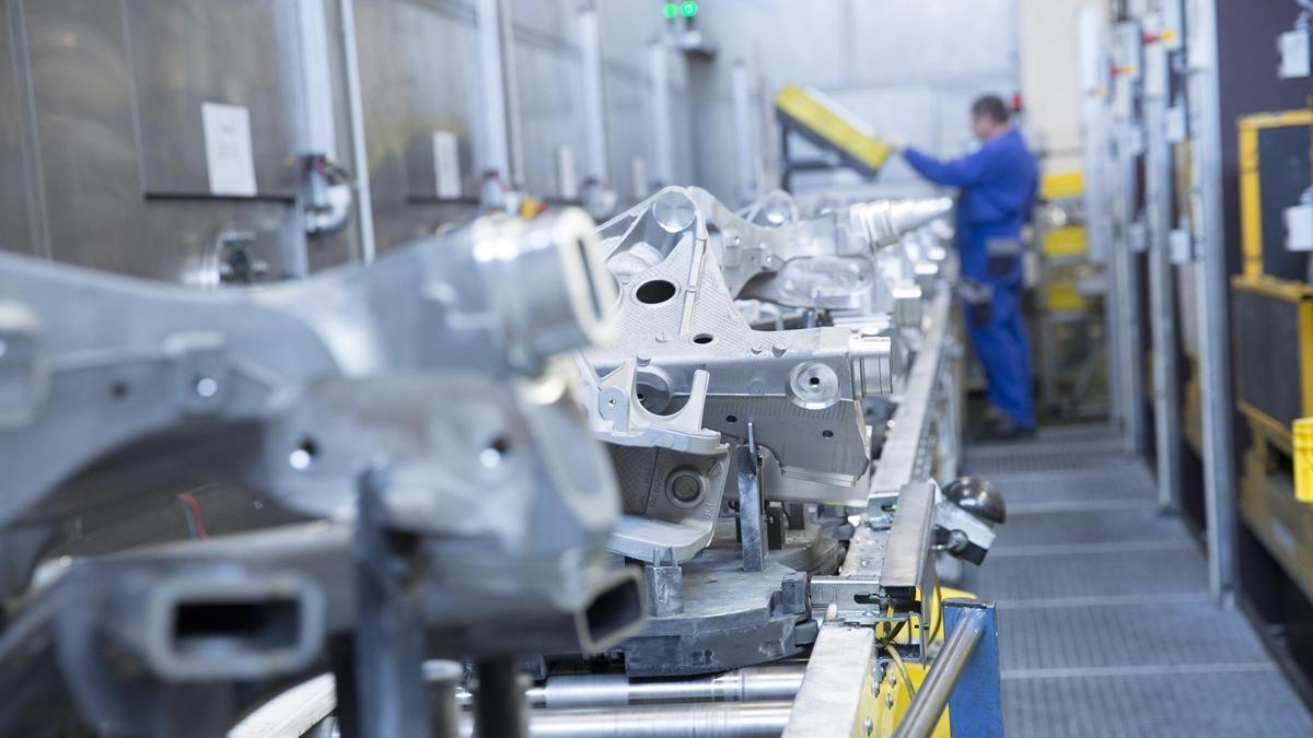 Línea de producción de la compañía automotriz Benteler.