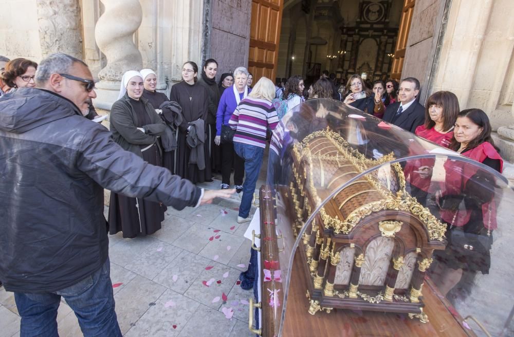 Las reliquias de Santa Teresa del Niño Jesús llegan al monasterio de Santa Faz.