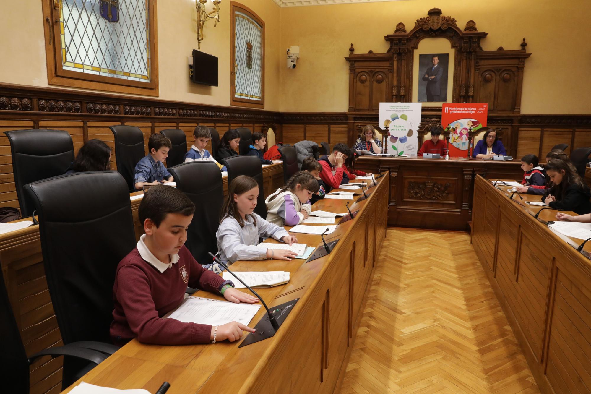 En imágenes: El Pleno infantil en el Ayuntamiento de Gijón