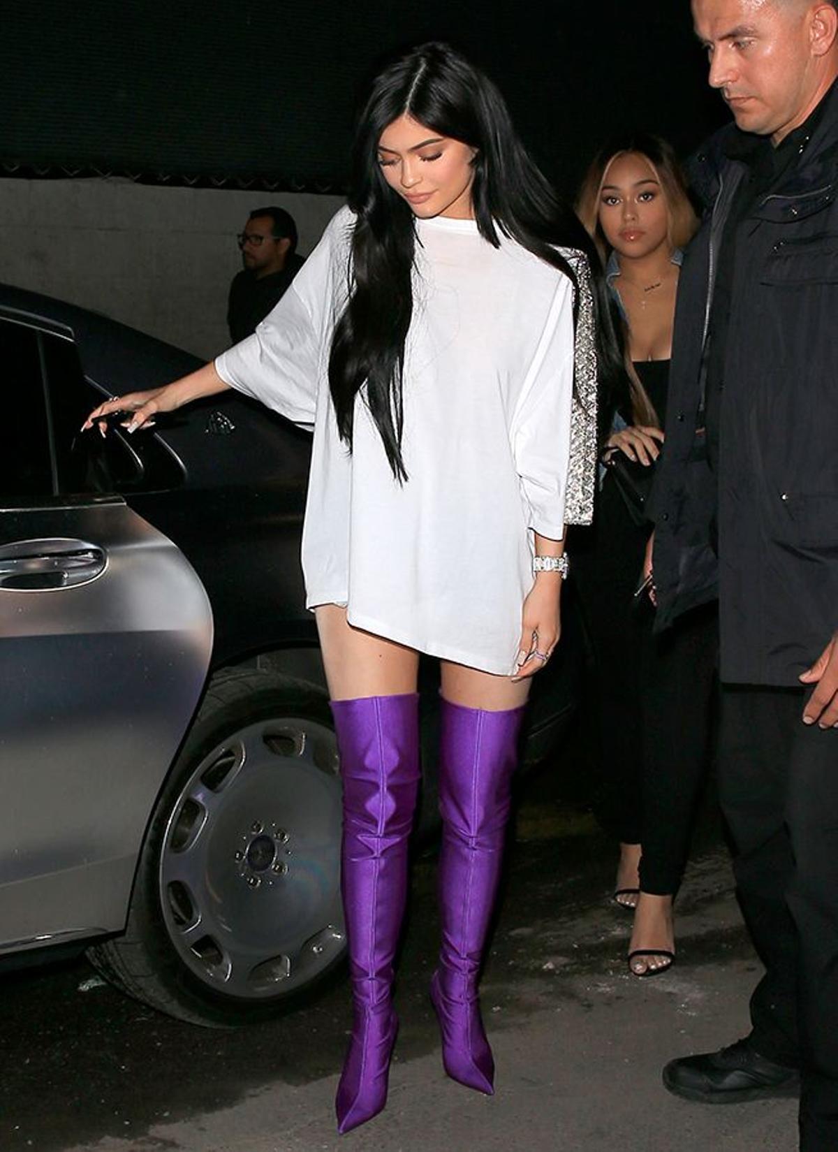 Kylie Jenner con botas extra altas