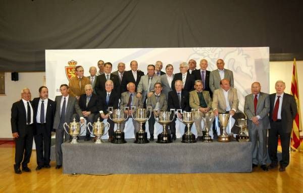 Entrega de las insignias de oro a los abonados veteranos del Real Zaragoza