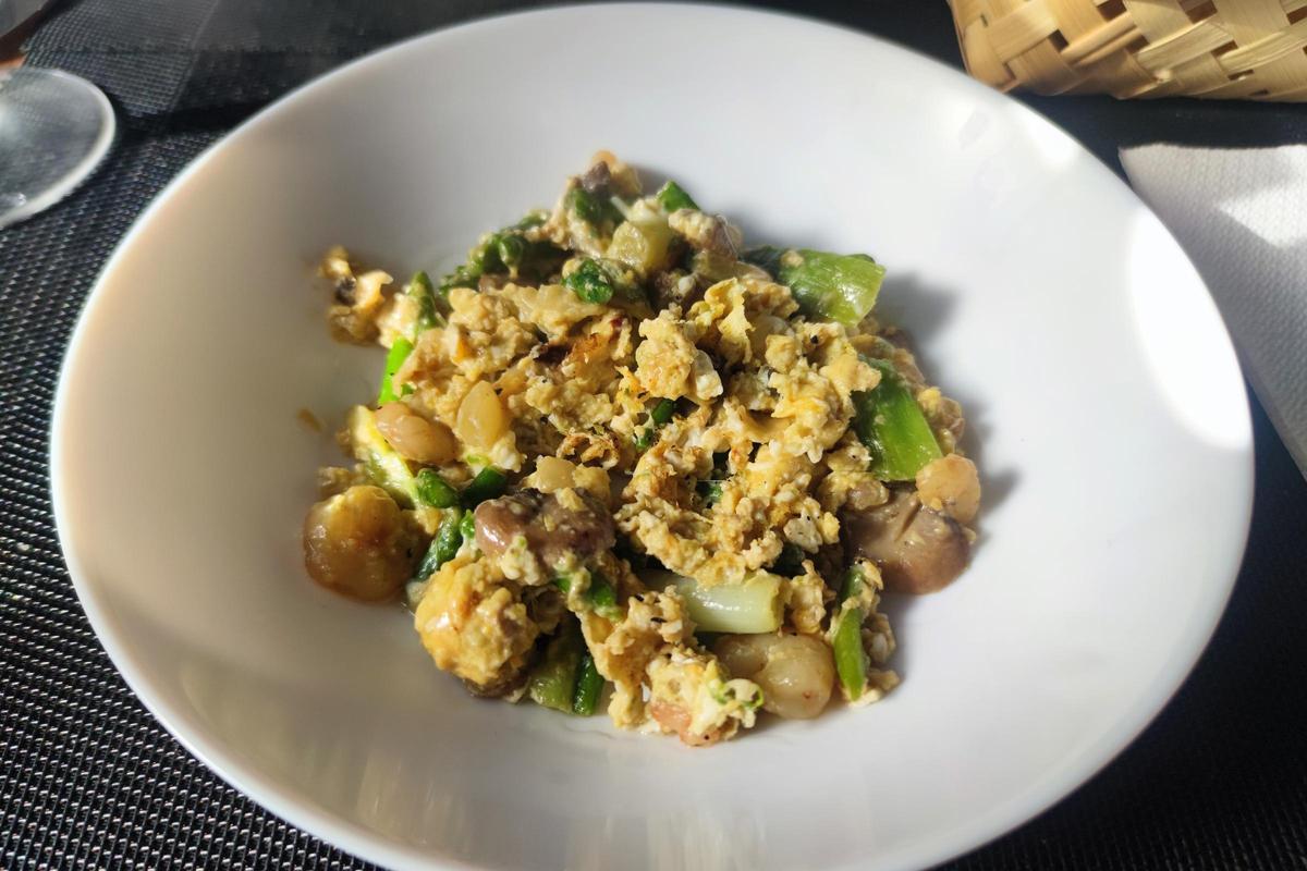 El revuelto de ajos tiernos de Bar El Cuco.