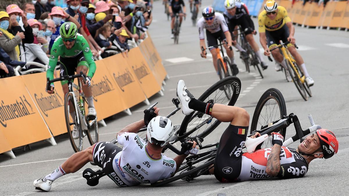 Ewan sufrió una dura caída en el esprint