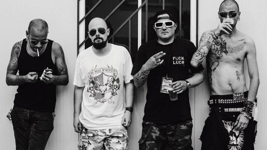 De izquierda a derecha, Dannyboy y Stuntman Jay (Guitarras), Chou King (Batería) y Red Kraken (Bajo y voz). | LA OPINIÓN