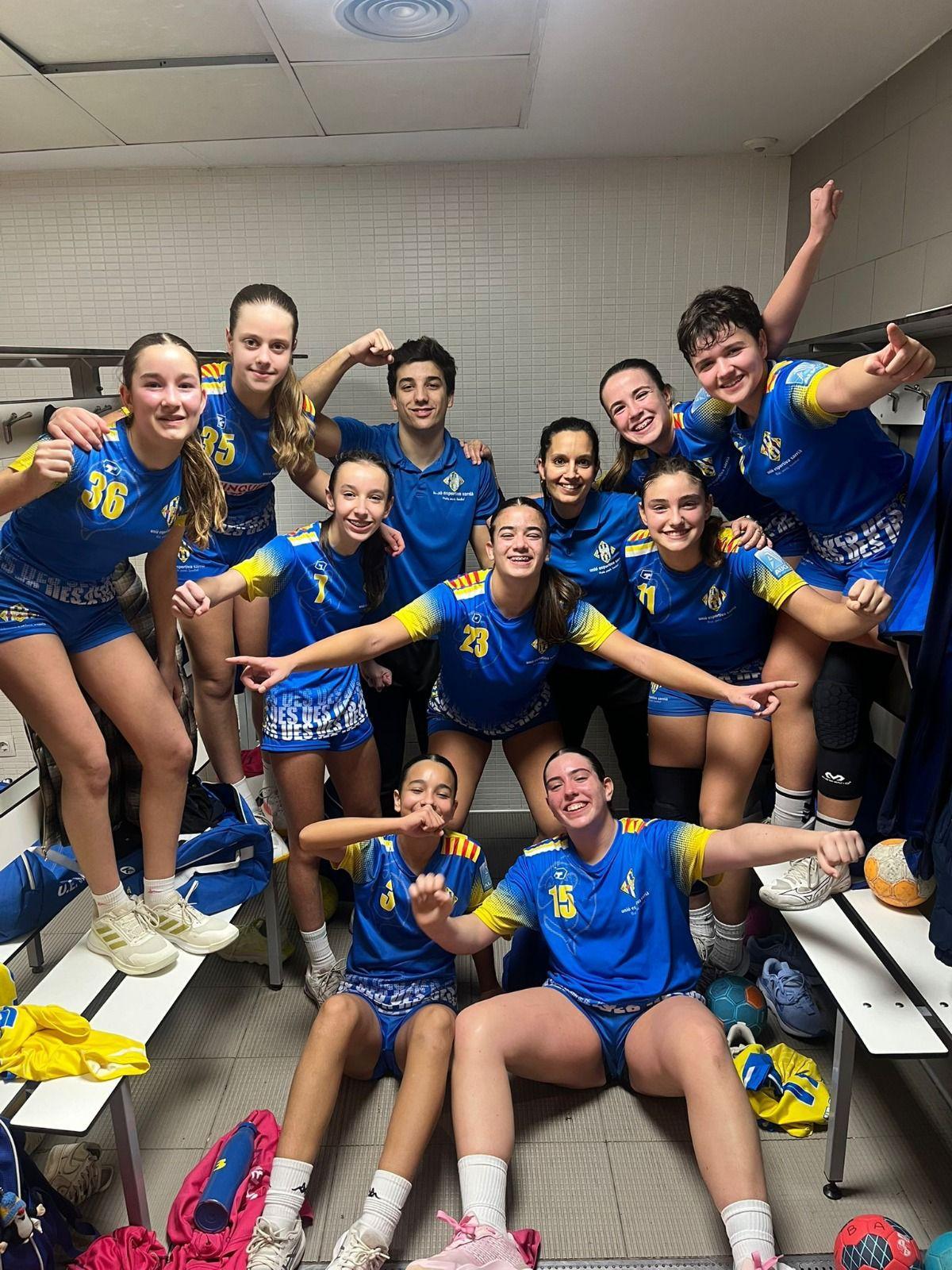Les jugadores del Sarrià celebrant un triomf