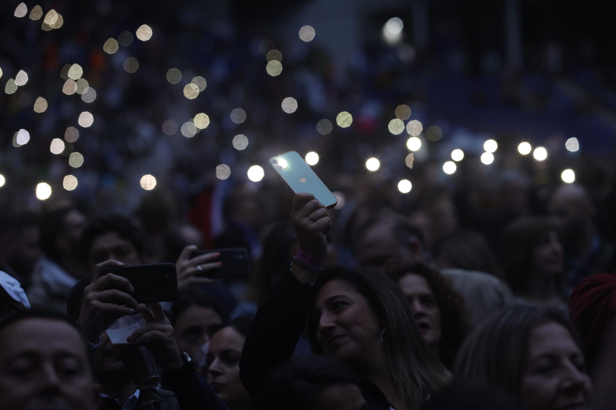 La espera "valió la pena": Marc Anthony parte caderas en Oviedo a ritmo de salsa