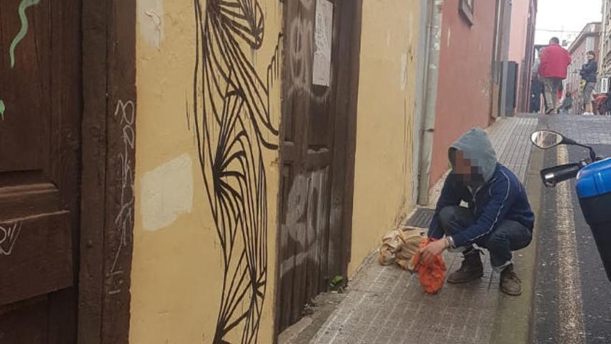 Denunciado en La Laguna por pintar  la fachada de una casa antigua