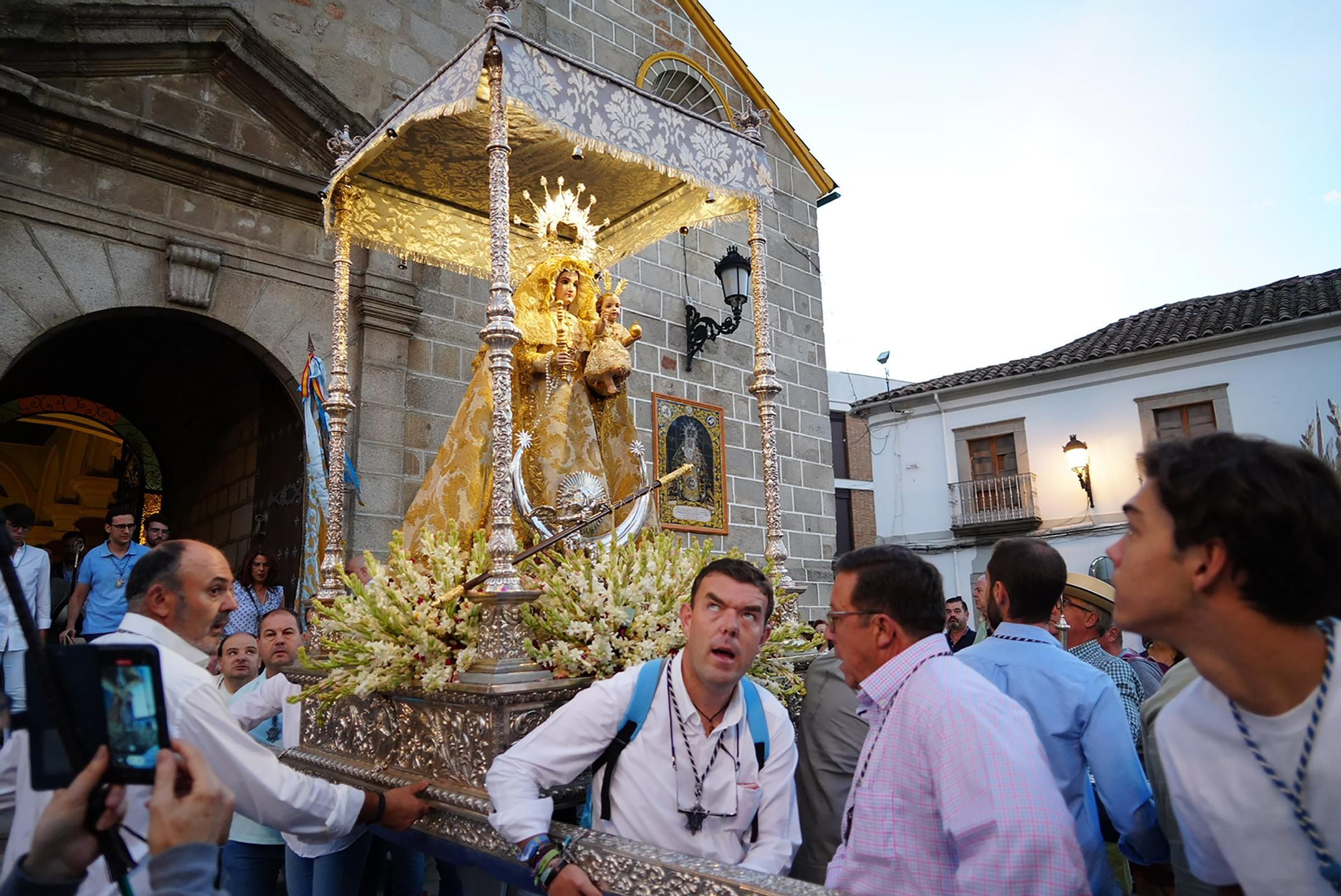 La Virgen de Luna abandona Villanueva de Córdoba para regresar a su santuario