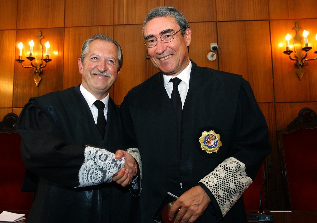 Álvarez con su predecesor, el magistrado del Supremo José Antonio Seijas Quintana.