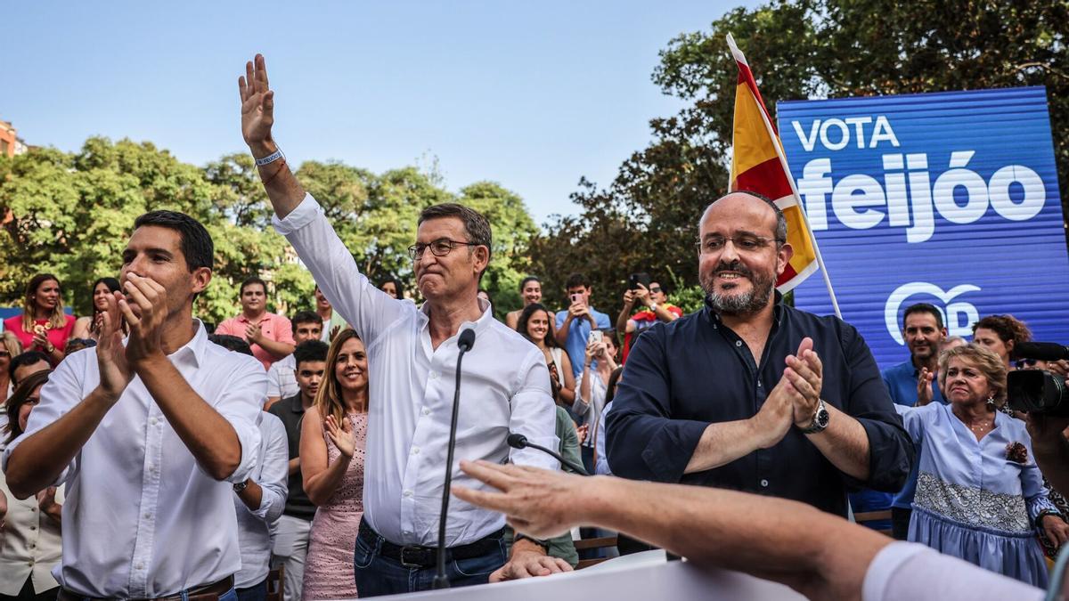 Alberto Núñez Feijoo (PP),  en un mitin de campaña en Turó park, Barcelona