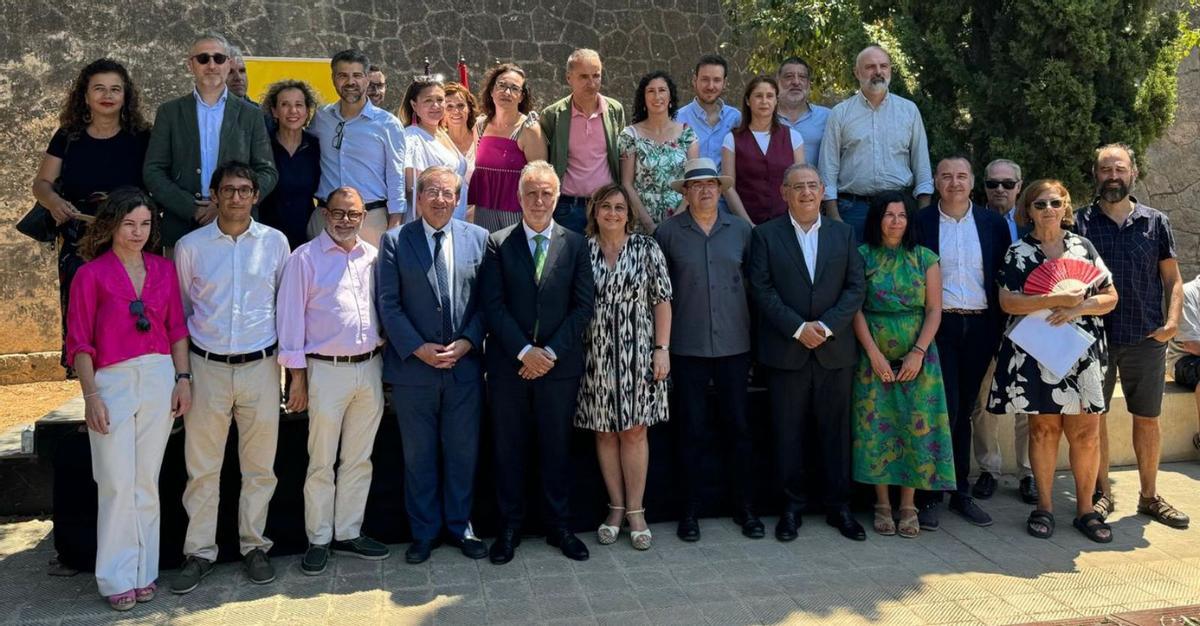 Miembros del Govern asistieron al homenaje a las víctimas del franquismo en el Mur de la Memòria. | GOVERN DE LES ILLES BALEARS