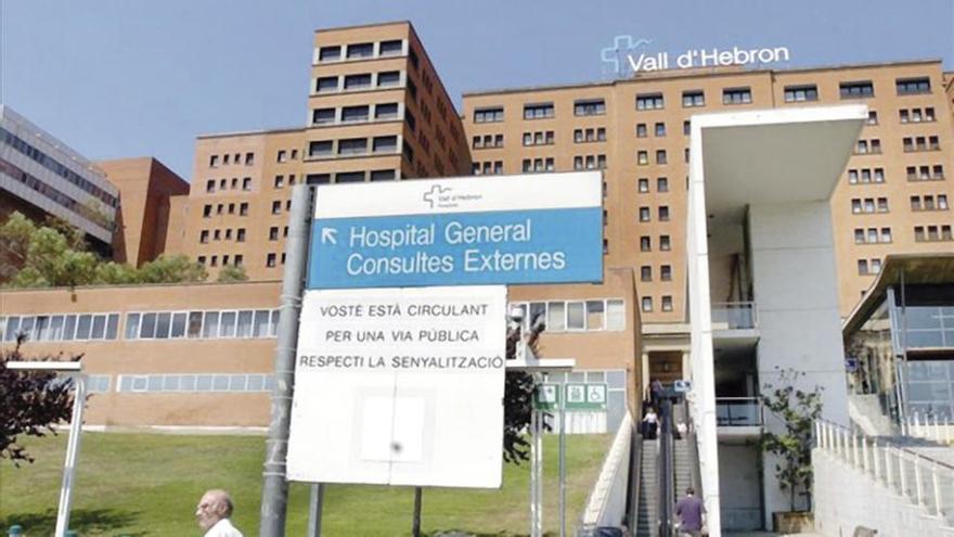 Puerta de entrada del Hospital Vall d&#039;Hebrón de Barcelona.