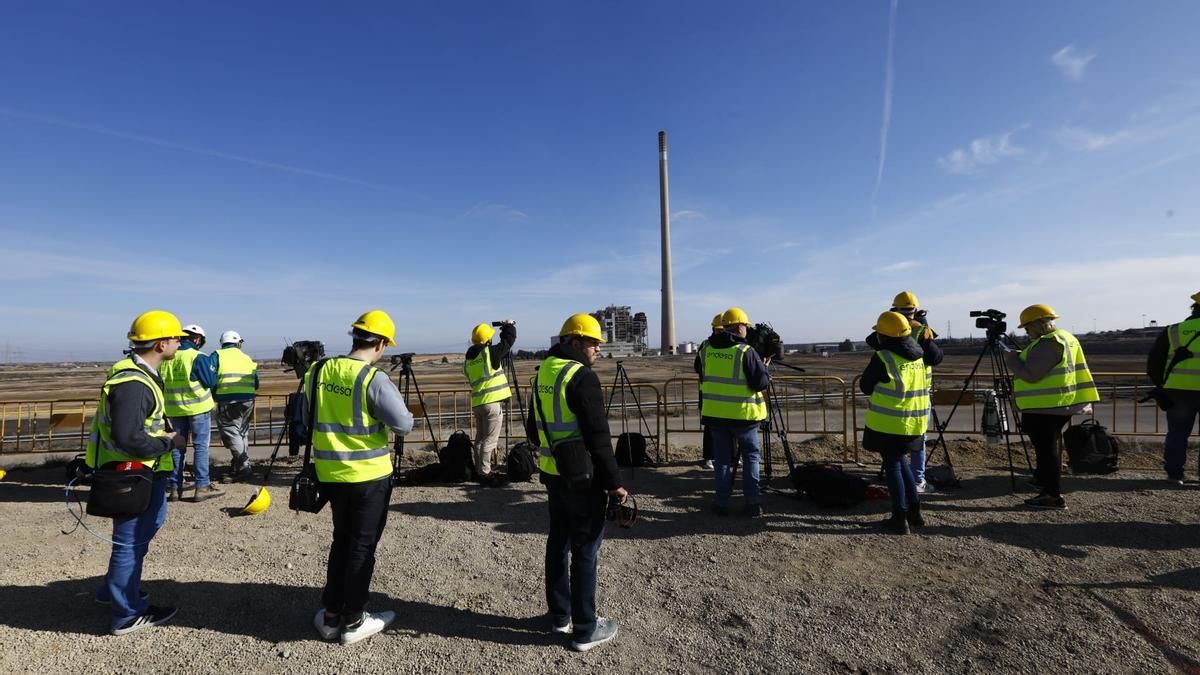 Así ha sido la demolición de la chimenea de Andorra