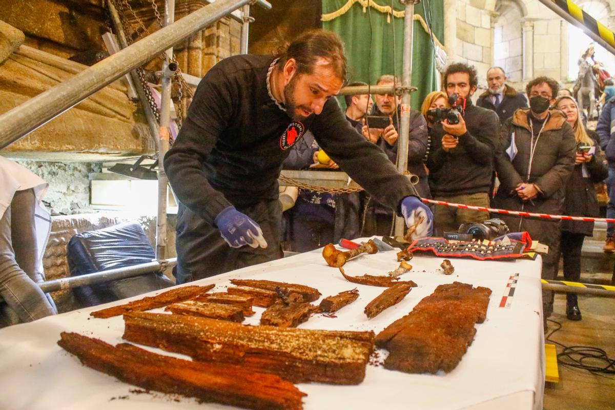 El arqueólogo Mateo Fontán destacó la calidad de las muestras recogidas del sepulcro de San Martín de Sobrán.