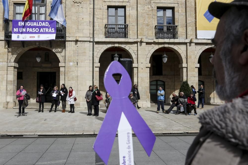 8-M en Asturias: Lectura del manifiesto comarcal del 8M en Avilés