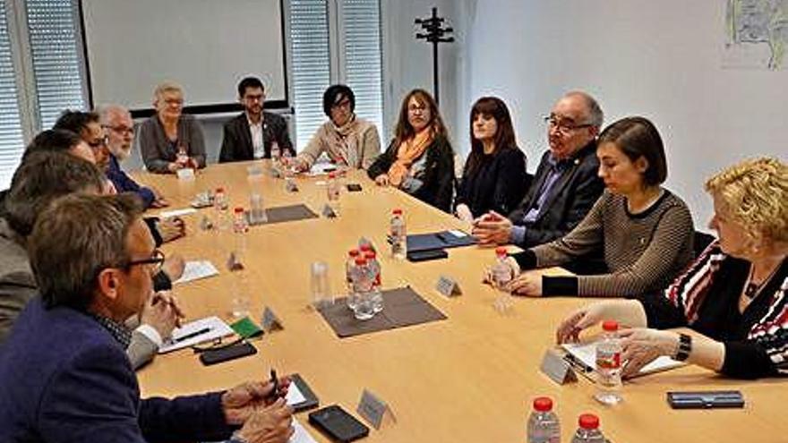 Moment de la reunió de Bargalló amb representants de la regió central