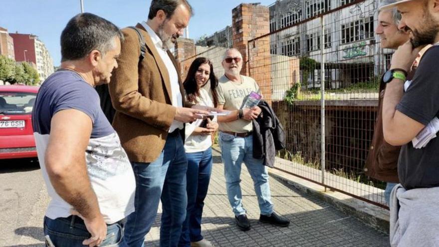 Pérez y Vázquez, en el acto, ayer.