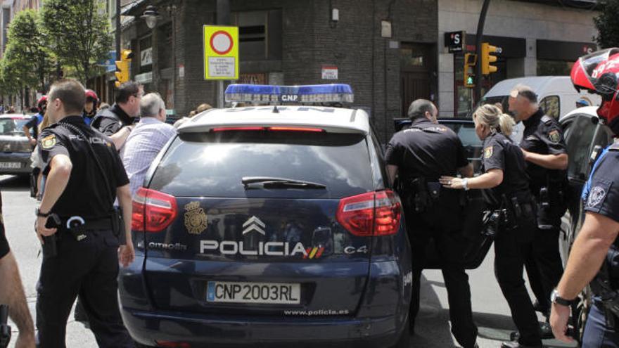 El delincuente del atraco en Gijón de ayer, en otra detención por otro asalto en 2012 a una sucursal de Begoña.