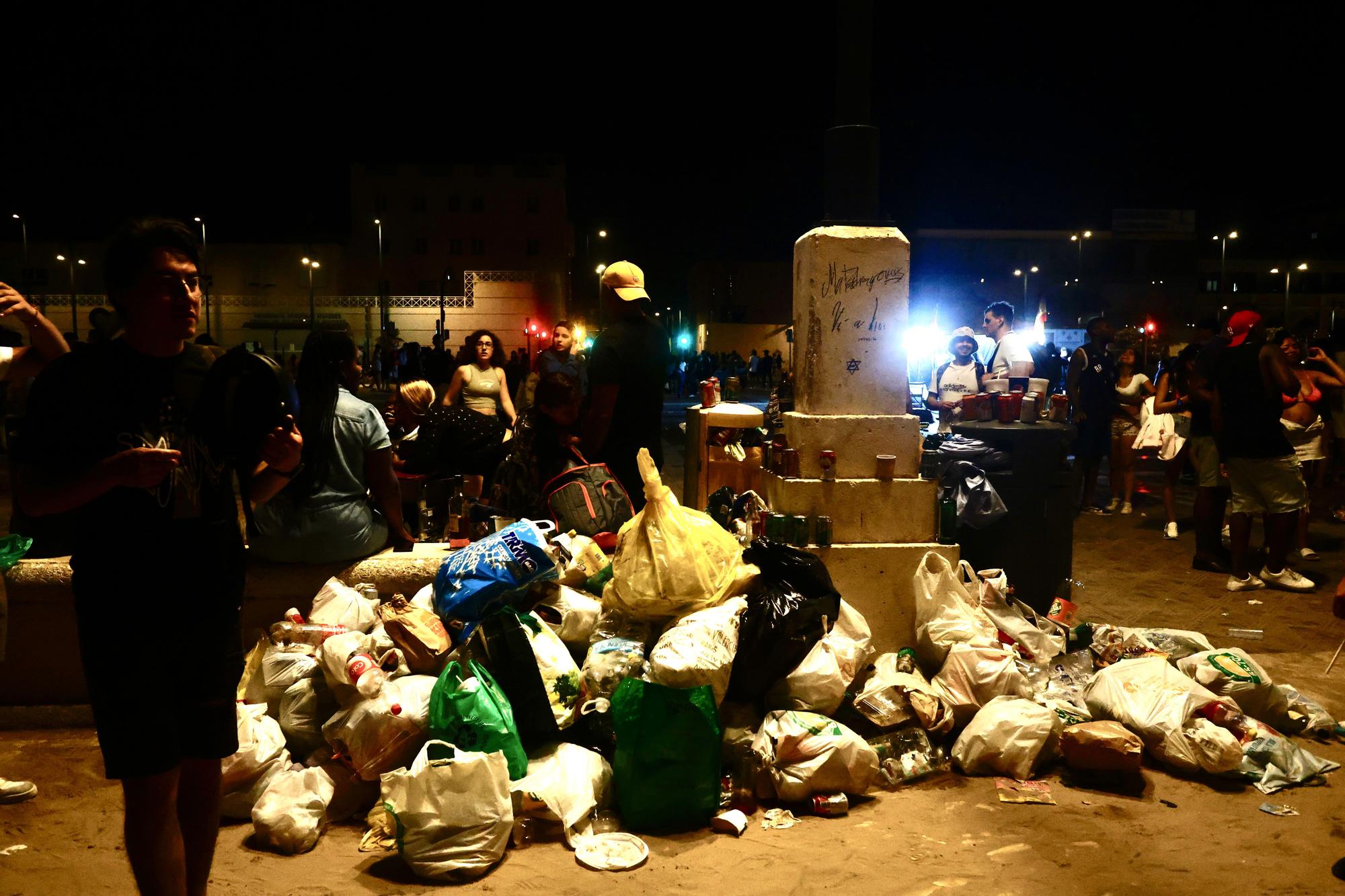 Así fue el desalojo y la limpieza tras la noche de San Juan