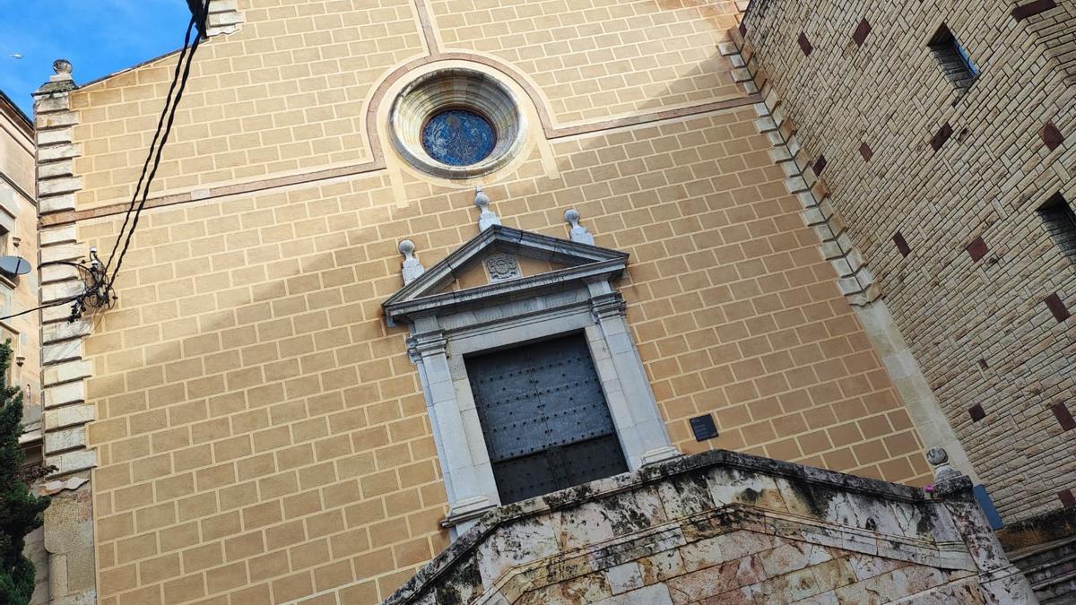Iglesia de L'Ensenyança, en la Part Alta de Tarragona y junto al colegio religioso que ha acogido, hasta este pasado octubre, las últimas monjas de la Companyia de Maria en la ciudad.