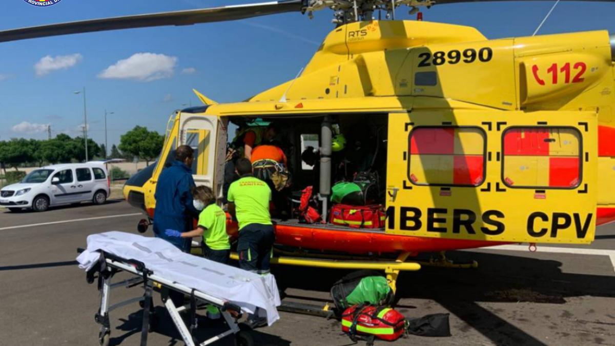 Imagen de otra intervención de rescate del helicóptero de bomberos en Anna.