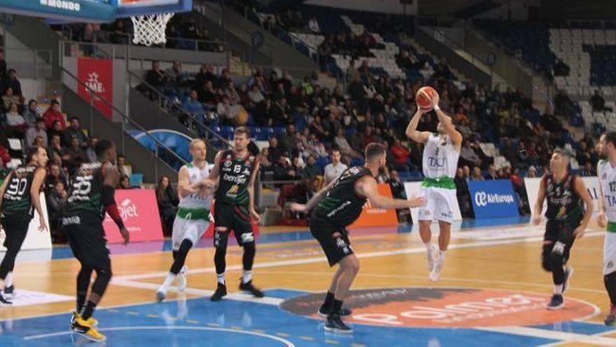 Los castellonenses superaron al Iberojet en el pabellón de Son Moix.