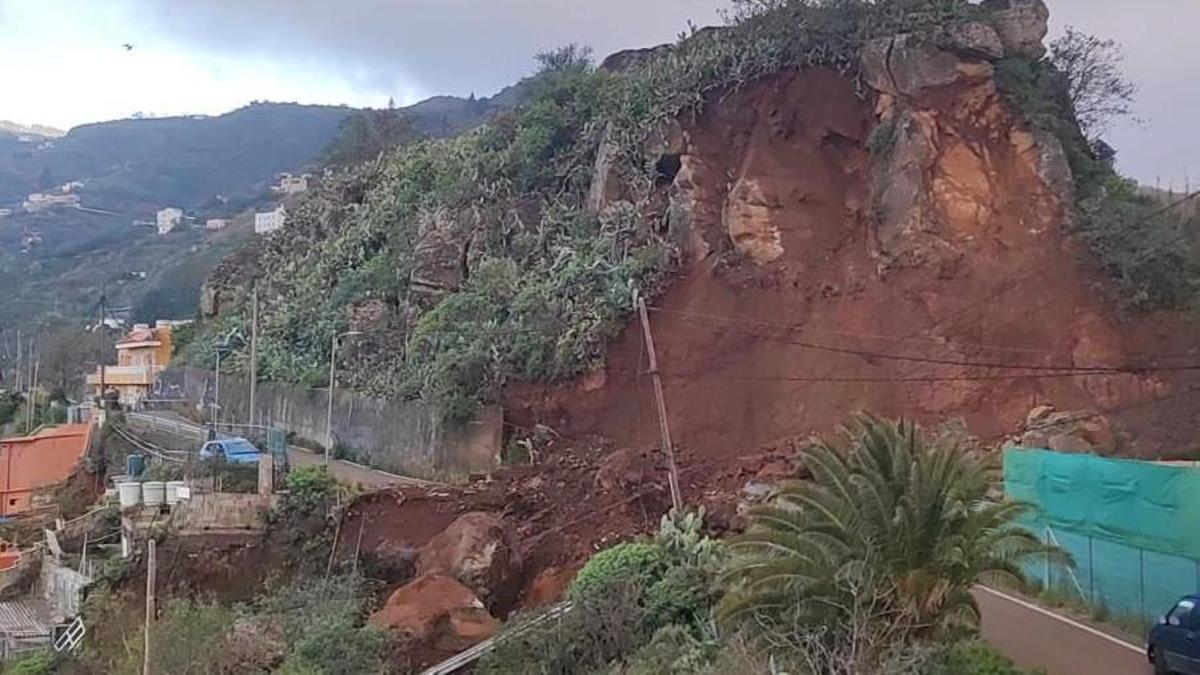 Avalancha de tierra en una ladera de Las Lagunetas, en San Mateo, por la borrasca Therese