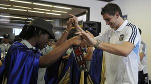 Els jugadors anglesos no podien creure’s l’espectacular benvinguda a Medellín.