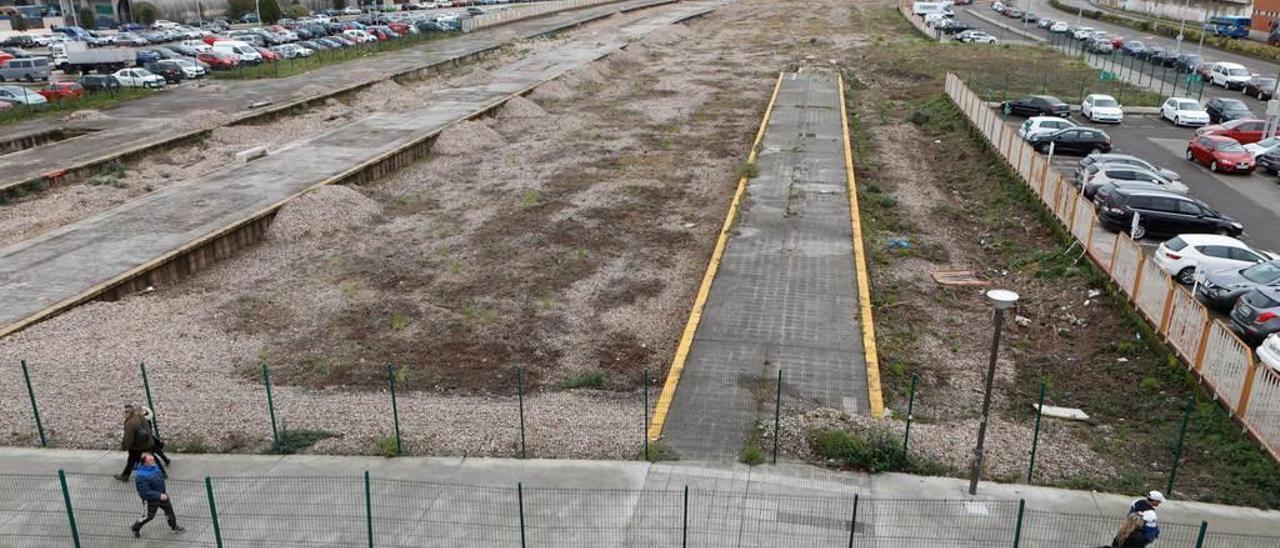 Imagen actual del suelo liberado de las vías del ferrocarril.