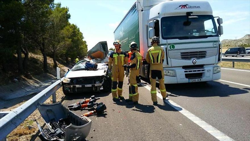 Un herido grave cierra un puente festivo con una víctima mortal