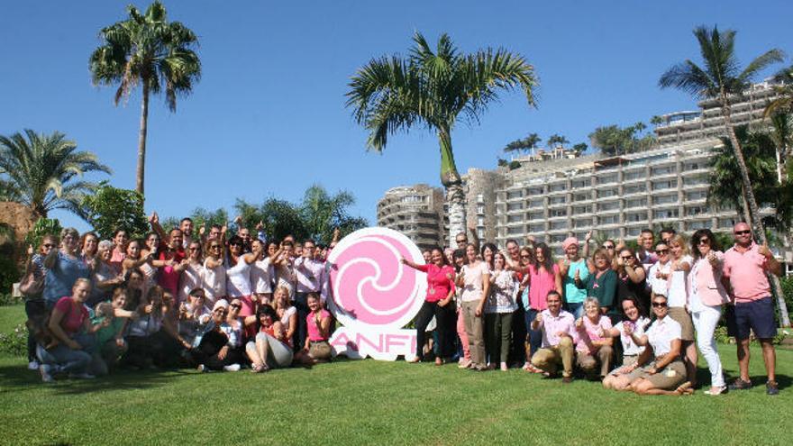 Anfi se &#039;tiñe&#039; de rosa por el Día Contra el Cáncer de Mama