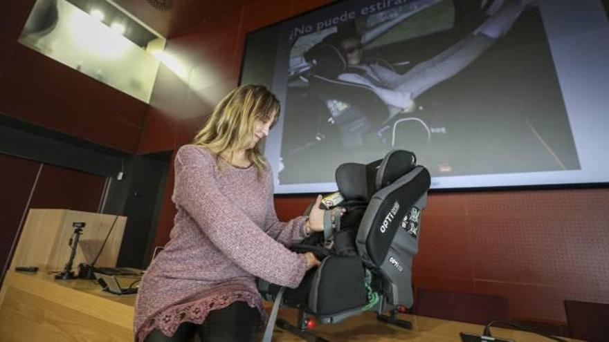 Así hay que sentar a un niño en el coche