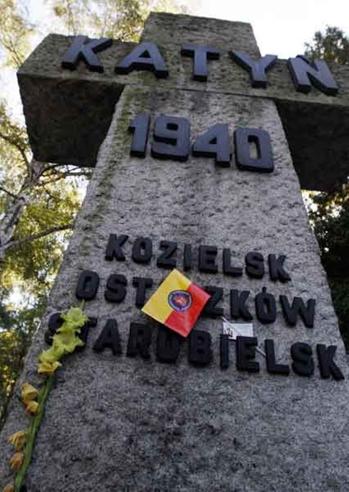 Memorial a las víctimas de la masacre de Katyn, en la que los soviéticos matarona a casi 22.000 oficiales polacos en el bosque ruso de Katyn.